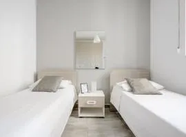 F12 Room 2, Private Room two single beds privated bathroom in shared Flat