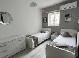F4 Room 3, Private Room two single beds shared bathroom