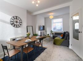 Asher Suite by Koya Homes - 2-Bedroom Home, Downtown Barry, Free Parking, villa in Barry
