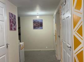 5 Whimbrel House 1Bed Flat, מלון בExhall