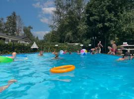 Camping Emmen, hotel s parkiriščem v mestu Schoonebeek