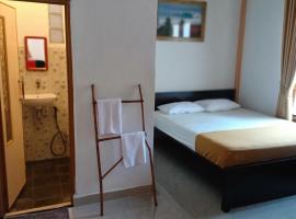 Walur Surf Villa, homestay di Krui