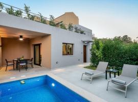 Lux and Cozy Villa Anthos with Private Pool, 5km from the beach, hotel with parking in Káto Kefalás