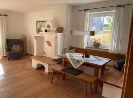 Chiemgauer Ferienhaus, hotel din Siegsdorf