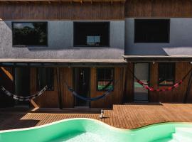 Mentawai Lofts Praia do Rosa โรงแรมในอิงบิตูบา
