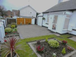 4 bedroom Bungalow, holiday home in Slades Green