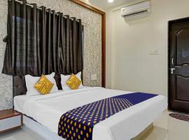 SPOT ON Mount View Lodging, hotel with parking in Pune