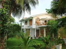 "GreenHeart" Eco Villa - Inspire the Nature with Fresh Air- Specious Top Floor with Balcony views'