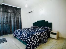 German Classy 4 Bed Room Detached House plus CAR, hotel with parking in Lagos