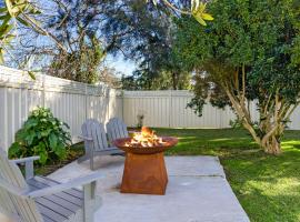 Golden Sands Pet Friendly 2 Mins Walk to Beach, hotel v destinaci Culburra Beach
