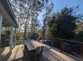 Sanctuary Retreat, villa in North Avoca