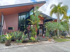 บีฮายฮิลล์ รีสอร์ต, hotel com estacionamento em Ban Khlong Kua