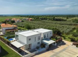 Holiday Home in Novigrad with Pool near Beach