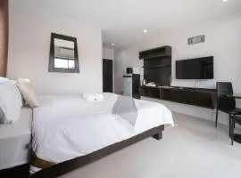 SD Residence I Naiyang Beach I HKT Airport、ナイヤンビーチにあるプーケット国際空港 - HKTの周辺ホテル