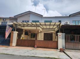 Kapar Nala 34A /3 Rooms/4-8 pax: Kapar şehrinde bir kulübe