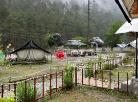 DREAMLAND NATURE CAMPS: Kasol şehrinde bir kamp alanı