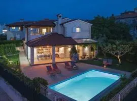 Villa in Novigrad with Pool near Beach