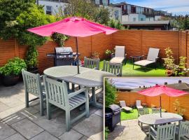 Sunny Queens Park Home - Garden & Private Parking, feriehus i Brighton & Hove