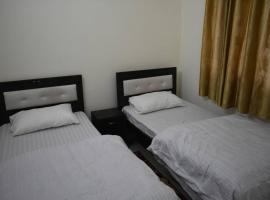 ParoHomeStays with 3 Beds and 2 Rooms, hotel sa Bhowāli