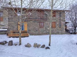 Snowpeak Chalet Gudauri, cabaña o casa de campo en Gudauri