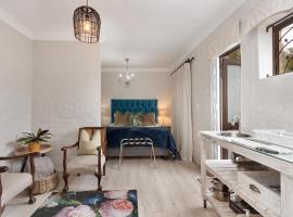 Petite Apartment, hotell i Bellville