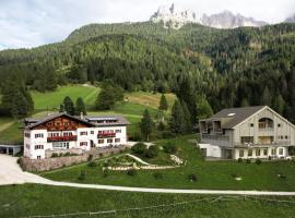 Hotel Bewaller, hotel di Obereggen