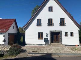 Schöne Ferienwohnung im Landhaus, hotel s parkiralištem u gradu 'Stadtlengsfeld'