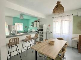 Modern Garden Home-10 Mins to the beach and shops, hotel in Rivière Noire