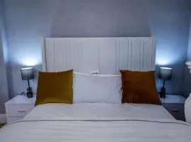 3 Bed House - Sleeps 6 with Free Parking