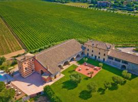 Tenuta La Presa, farm stay in Caprino Veronese