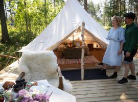 Karkausmäki Glamping, hotelli kohteessa Kinnula
