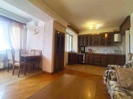 3 room apartment in small center of Yerevan, leilighet i Yerevan