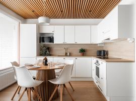 Kingwest Villa - free parking, sauna, 5br & NEW AC