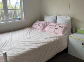 Jennifer, bed and breakfast en Warrane