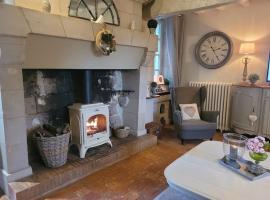 Gîte de charme, bord de Loire Ma Maison Angevine – hotel w mieście Le Thoureil