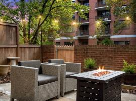 The BEST Gorgeous & Luxurious Home Walk to Metro, family hotel in Arlington