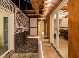 Luxury Hanok Alley Haven