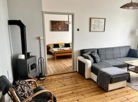 Slunný byt s krásným výhledem, apartman u gradu 'Nové Město nad Metují'