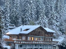 Chalet Familial Sublime, hotell i Crans-Montana