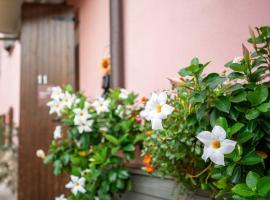 alloggio "La Torretta" H24di Silvana e Valter، فندق في سيرياته