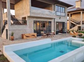 The Landing Cottages: Nanyuki şehrinde bir dağ evi