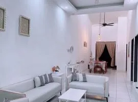 Aidee Homestay Taman Ria Height
