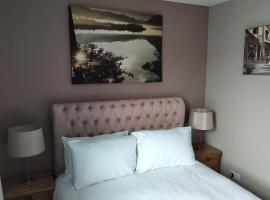 Oliver Wests Beautiful 2 Bedroom Sleeps 4 Apartment, hotel en Scarborough