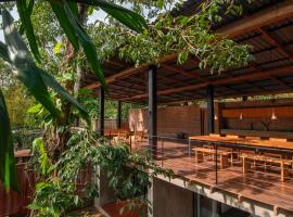 River Pavilion, Kitulgala: Yatiyantota şehrinde bir otoparklı otel