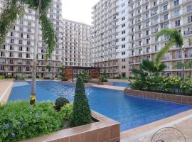 Affordable Condo w/ Pool, Shower Heater & Wi-Fi, hotel din Lapu Lapu City