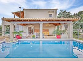 VILLA OLIVIA CORFU - Amazing sea-view 3 bedroom villa with a pool, családi szálloda Korfuban