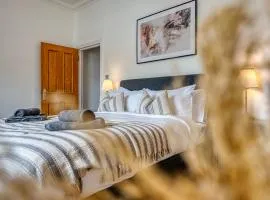 2-Bedroom Stunning, Modern & Spacious Apartment, near Ocean Village, Central Southampton - by Blue Puffin Stays