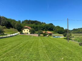 Ruralna kuca 'Villa Zagorka' za odmor sa bazenom i bočalištem, holiday rental in Donja Pačetina