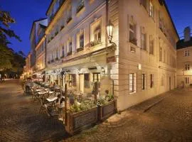 Hotel At the Golden Scissors