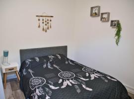 Logement spacieux centre Joigny 4 à 6 pers - Zen 2、ジョワニーのホテル